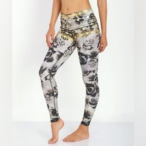 Teeki Hot Pant Desert Rose Print Multicolor Soft Recycled Yoga Legging Size M